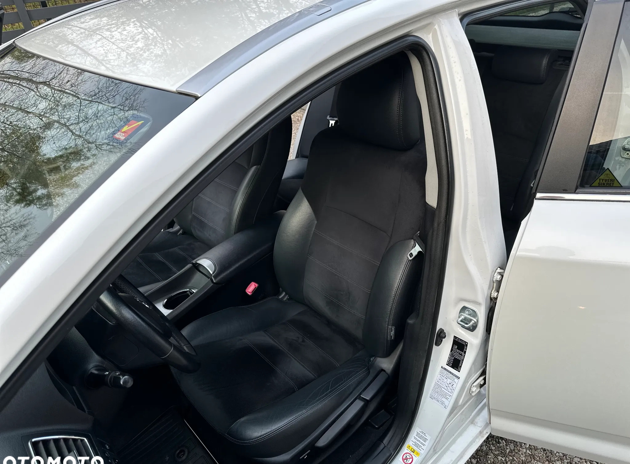 Toyota Avensis cena 48900 przebieg: 183500, rok produkcji 2014 z Góra małe 529